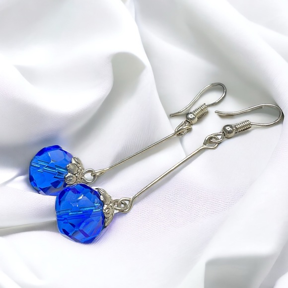🌺Vintage Silver & Blue Czech Glass Earrings - Picture 12 of 12